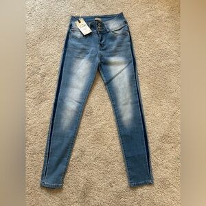 NWT RAW 7 denim jeans with darker blue leg outline size 9 length 37” in seam 28”